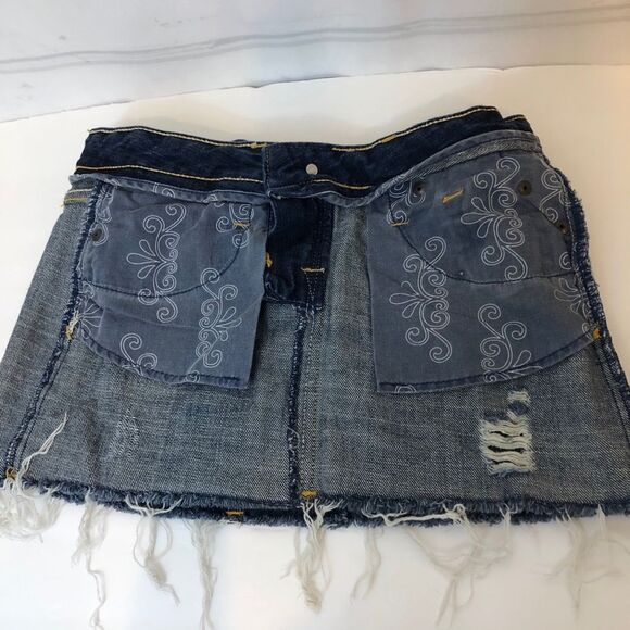 Refuge Y2K Micro mini-Jean distressed Skirt Blue Denim size 3 - Picture 8 of 13
